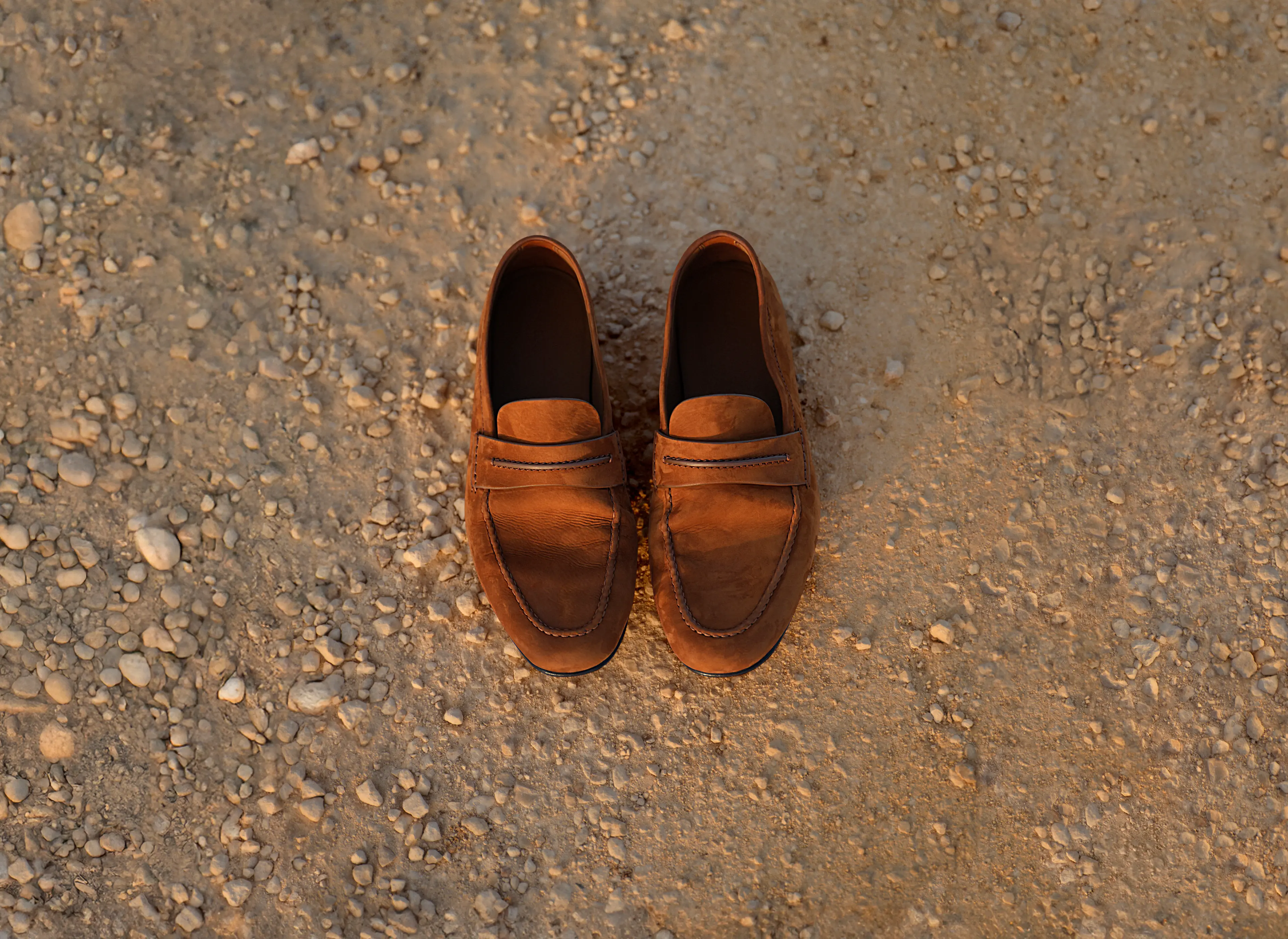Mocassin Loafer aus feinem italienischen Wildleder für Herren, aus der ZEGNA Frühjahr/Sommerkollektion 2025.